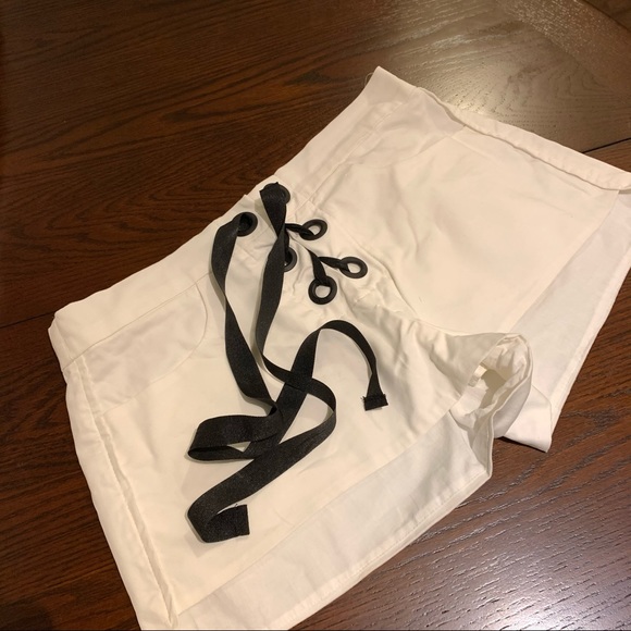 NWOT| ZARA White mini short with black ribbon - Picture 2 of 6
